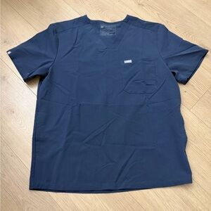 FIGS men’s size large dark harbor V-Neck Scrub Top